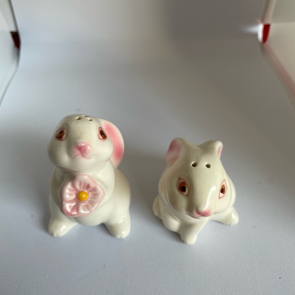 Vintage Avon Bunny Mates Hand Painted Ceramic Salt & Pepper Shakers - Picture 2 of 6